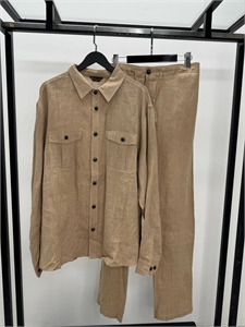 {{productViewItem.photos[photoViewList.activeNavIndex].Alt || productViewItem.photos[photoViewList.activeNavIndex].Description || 'Костюм LP из льна'}}