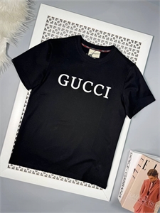 {{productViewItem.photos[photoViewList.activeNavIndex].Alt || productViewItem.photos[photoViewList.activeNavIndex].Description || 'Футболка GUCCI'}}