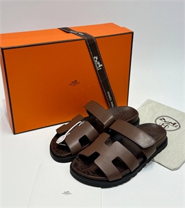 {{productViewItem.photos[photoViewList.activeNavIndex].Alt || productViewItem.photos[photoViewList.activeNavIndex].Description || 'Тапочки HERMES'}}