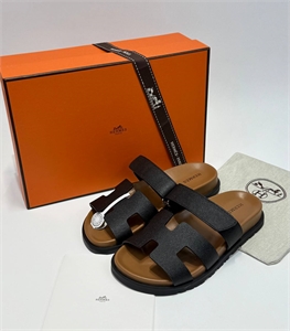{{productViewItem.photos[photoViewList.activeNavIndex].Alt || productViewItem.photos[photoViewList.activeNavIndex].Description || 'Тапочки HERMES'}}