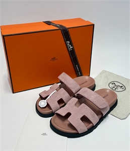 {{productViewItem.photos[photoViewList.activeNavIndex].Alt || productViewItem.photos[photoViewList.activeNavIndex].Description || 'Тапочки HERMES'}}