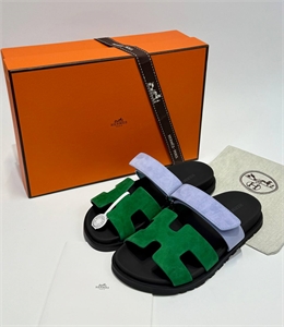 {{productViewItem.photos[photoViewList.activeNavIndex].Alt || productViewItem.photos[photoViewList.activeNavIndex].Description || 'Тапочки HERMES'}}
