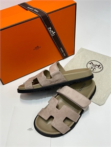 {{productViewItem.photos[photoViewList.activeNavIndex].Alt || productViewItem.photos[photoViewList.activeNavIndex].Description || 'Тапочки HERMES'}}