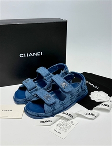 {{productViewItem.photos[photoViewList.activeNavIndex].Alt || productViewItem.photos[photoViewList.activeNavIndex].Description || 'Сандалии CHANEL'}}