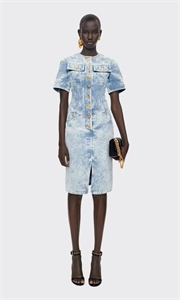 {{productViewItem.photos[photoViewList.activeNavIndex].Alt || productViewItem.photos[photoViewList.activeNavIndex].Description || 'Платье Schiaparelli'}}