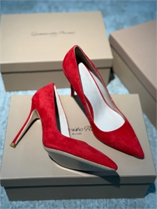 {{productViewItem.photos[photoViewList.activeNavIndex].Alt || productViewItem.photos[photoViewList.activeNavIndex].Description || 'Туфли GIANVITO ROSSI'}}