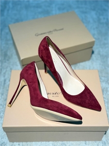 {{productViewItem.photos[photoViewList.activeNavIndex].Alt || productViewItem.photos[photoViewList.activeNavIndex].Description || 'Туфли GIANVITO ROSSI'}}