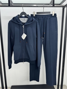 {{productViewItem.photos[photoViewList.activeNavIndex].Alt || productViewItem.photos[photoViewList.activeNavIndex].Description || 'Спортивный костюм BC'}}