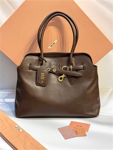 {{productViewItem.photos[photoViewList.activeNavIndex].Alt || productViewItem.photos[photoViewList.activeNavIndex].Description || 'Сумка MIU MIU'}}