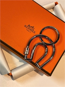 {{productViewItem.photos[photoViewList.activeNavIndex].Alt || productViewItem.photos[photoViewList.activeNavIndex].Description || 'Брелок HERMES'}}