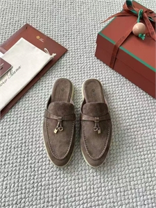 {{productViewItem.photos[photoViewList.activeNavIndex].Alt || productViewItem.photos[photoViewList.activeNavIndex].Description || 'Мюли LORO PIANA'}}