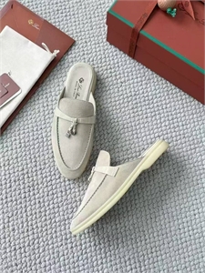 {{productViewItem.photos[photoViewList.activeNavIndex].Alt || productViewItem.photos[photoViewList.activeNavIndex].Description || 'Мюли LORO PIANA'}}