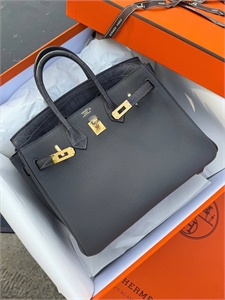{{productViewItem.photos[photoViewList.activeNavIndex].Alt || productViewItem.photos[photoViewList.activeNavIndex].Description || 'Сумка HERMES'}}