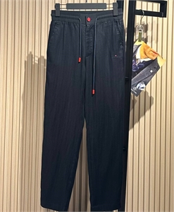 {{productViewItem.photos[photoViewList.activeNavIndex].Alt || productViewItem.photos[photoViewList.activeNavIndex].Description || 'Брюки KITON'}}