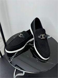 {{productViewItem.photos[photoViewList.activeNavIndex].Alt || productViewItem.photos[photoViewList.activeNavIndex].Description || 'лоферы LV'}}