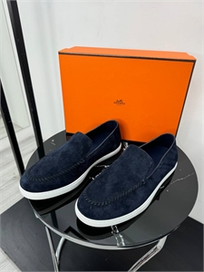 {{productViewItem.photos[photoViewList.activeNavIndex].Alt || productViewItem.photos[photoViewList.activeNavIndex].Description || 'Слипоны HERMES'}}