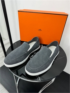 {{productViewItem.photos[photoViewList.activeNavIndex].Alt || productViewItem.photos[photoViewList.activeNavIndex].Description || 'Слипоны HERMES'}}