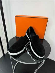 {{productViewItem.photos[photoViewList.activeNavIndex].Alt || productViewItem.photos[photoViewList.activeNavIndex].Description || 'Слипоны HERMES'}}
