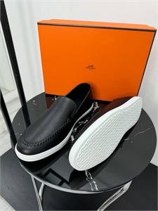 {{productViewItem.photos[photoViewList.activeNavIndex].Alt || productViewItem.photos[photoViewList.activeNavIndex].Description || 'Слипоны HERMES'}}