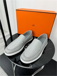 {{productViewItem.photos[photoViewList.activeNavIndex].Alt || productViewItem.photos[photoViewList.activeNavIndex].Description || 'Слипоны HERMES'}}