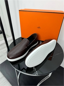 {{productViewItem.photos[photoViewList.activeNavIndex].Alt || productViewItem.photos[photoViewList.activeNavIndex].Description || 'Слипоны HERMES'}}