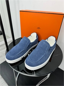 {{productViewItem.photos[photoViewList.activeNavIndex].Alt || productViewItem.photos[photoViewList.activeNavIndex].Description || 'Слипоны HERMES'}}