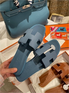 {{productViewItem.photos[photoViewList.activeNavIndex].Alt || productViewItem.photos[photoViewList.activeNavIndex].Description || 'Тапочки HERMES'}}