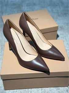 {{productViewItem.photos[photoViewList.activeNavIndex].Alt || productViewItem.photos[photoViewList.activeNavIndex].Description || 'Туфли GIANVITO ROSSI'}}