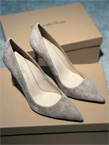 {{productViewItem.photos[photoViewList.activeNavIndex].Alt || productViewItem.photos[photoViewList.activeNavIndex].Description || 'Туфли GIANVITO ROSSI'}}