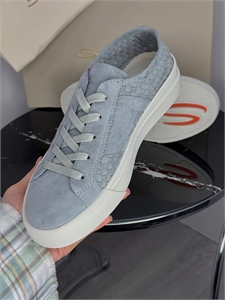 {{productViewItem.photos[photoViewList.activeNavIndex].Alt || productViewItem.photos[photoViewList.activeNavIndex].Description || 'Кеды SANTONI'}}