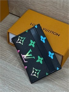 {{productViewItem.photos[photoViewList.activeNavIndex].Alt || productViewItem.photos[photoViewList.activeNavIndex].Description || 'Картхолдер LV'}}