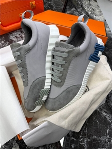 {{productViewItem.photos[photoViewList.activeNavIndex].Alt || productViewItem.photos[photoViewList.activeNavIndex].Description || 'Кроссовки HERMES'}}
