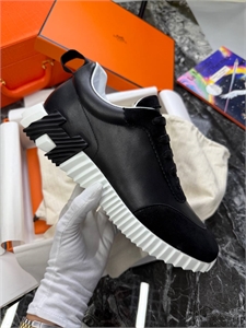 {{productViewItem.photos[photoViewList.activeNavIndex].Alt || productViewItem.photos[photoViewList.activeNavIndex].Description || 'Кроссовки HERMES'}}