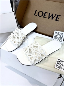 {{productViewItem.photos[photoViewList.activeNavIndex].Alt || productViewItem.photos[photoViewList.activeNavIndex].Description || 'Тапочки LOEWE'}}