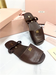 {{productViewItem.photos[photoViewList.activeNavIndex].Alt || productViewItem.photos[photoViewList.activeNavIndex].Description || 'Сандалии MIU MIU'}}