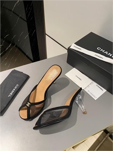 {{productViewItem.photos[photoViewList.activeNavIndex].Alt || productViewItem.photos[photoViewList.activeNavIndex].Description || 'Босоножки CHANEL'}}
