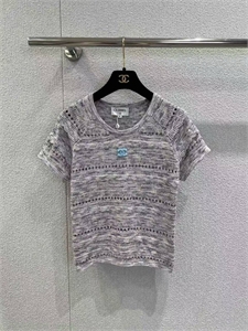{{productViewItem.photos[photoViewList.activeNavIndex].Alt || productViewItem.photos[photoViewList.activeNavIndex].Description || 'Кофта CHANEL'}}