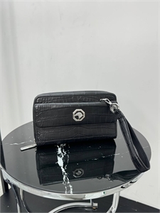{{productViewItem.photos[photoViewList.activeNavIndex].Alt || productViewItem.photos[photoViewList.activeNavIndex].Description || 'Барсетка (портмоне) SR из кожи крокодила'}}