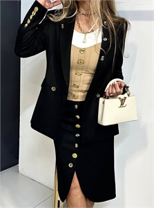 {{productViewItem.photos[photoViewList.activeNavIndex].Alt || productViewItem.photos[photoViewList.activeNavIndex].Description || 'Юбка Schiaparelli'}}