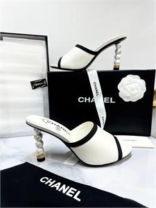 {{productViewItem.photos[photoViewList.activeNavIndex].Alt || productViewItem.photos[photoViewList.activeNavIndex].Description || 'Босоножки CHANEL'}}