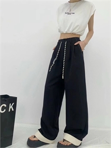 {{productViewItem.photos[photoViewList.activeNavIndex].Alt || productViewItem.photos[photoViewList.activeNavIndex].Description || 'Джинсы MM6'}}