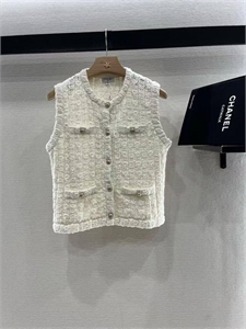 {{productViewItem.photos[photoViewList.activeNavIndex].Alt || productViewItem.photos[photoViewList.activeNavIndex].Description || 'Жилетка CHANEL'}}