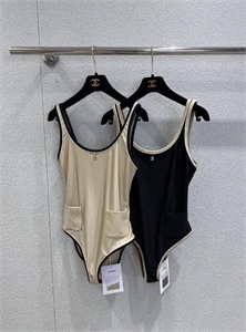 {{productViewItem.photos[photoViewList.activeNavIndex].Alt || productViewItem.photos[photoViewList.activeNavIndex].Description || 'Купальник CHANEL'}}