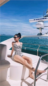 {{productViewItem.photos[photoViewList.activeNavIndex].Alt || productViewItem.photos[photoViewList.activeNavIndex].Description || 'Купальник DIOR'}}