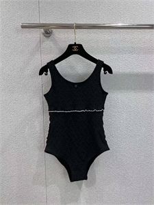 {{productViewItem.photos[photoViewList.activeNavIndex].Alt || productViewItem.photos[photoViewList.activeNavIndex].Description || 'Купальник CHANEL'}}
