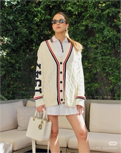 {{productViewItem.photos[photoViewList.activeNavIndex].Alt || productViewItem.photos[photoViewList.activeNavIndex].Description || 'Кардиган DIOR'}}