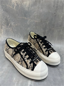 {{productViewItem.photos[photoViewList.activeNavIndex].Alt || productViewItem.photos[photoViewList.activeNavIndex].Description || 'Кеды DIOR'}}