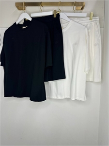 {{productViewItem.photos[photoViewList.activeNavIndex].Alt || productViewItem.photos[photoViewList.activeNavIndex].Description || 'Костюм THE ROW'}}