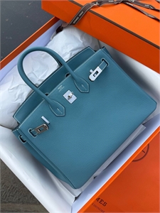 {{productViewItem.photos[photoViewList.activeNavIndex].Alt || productViewItem.photos[photoViewList.activeNavIndex].Description || 'Сумка HERMES'}}