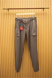 {{productViewItem.photos[photoViewList.activeNavIndex].Alt || productViewItem.photos[photoViewList.activeNavIndex].Description || 'Брюки KITON'}}